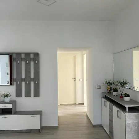 Rajmonda Apartment Luino