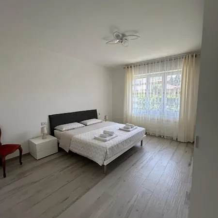Apartament Rajmonda *