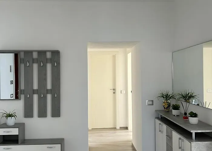 Rajmonda Apartamento Luino