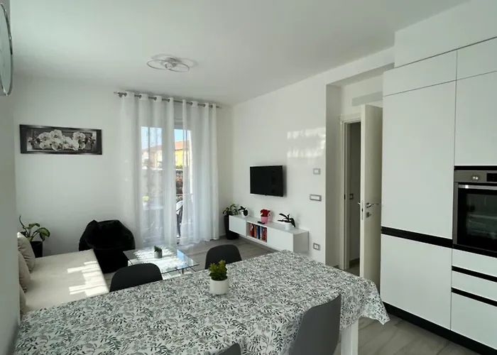 Rajmonda Apartamento Luino