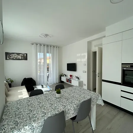 Rajmonda Appartement Luino